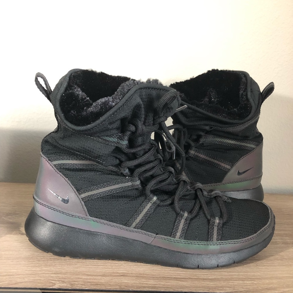 BRAND NEW NIKE ROSHE HI